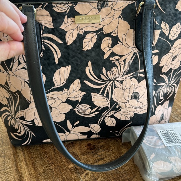 Laurel Way Gardenia Matching Bag and Wallet - Picture 3 of 9